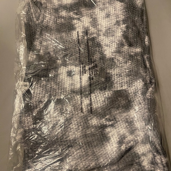 VINCE CAMUTO Tie-Dye 3/4 Sleeve Open Knit Cocoon Cardigan in black/white - Picture 2 of 5